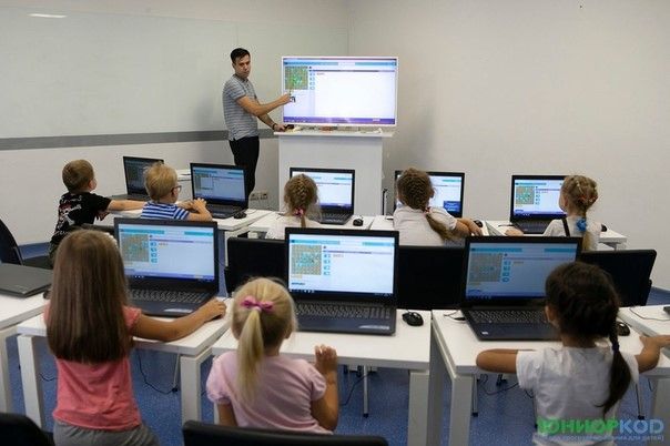 Главный методолог рассказал о принципах работы школ программирования для детей «ЮниорКод»