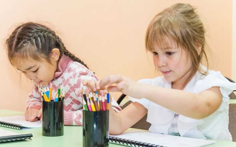 Дети усердно учатся