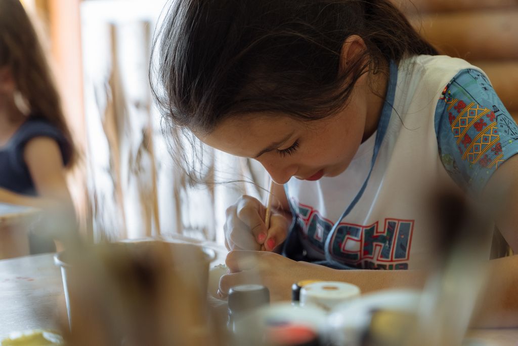 Дети рисуют и развиваются