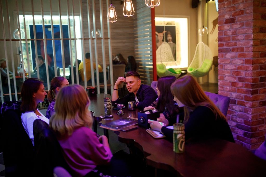 Гости в баре