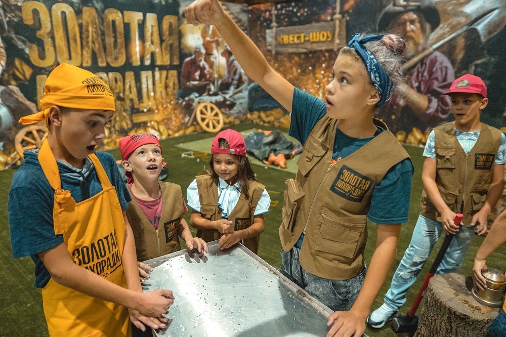 Дети разгадывают загадки квеста