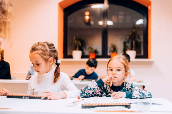 Дети учатся