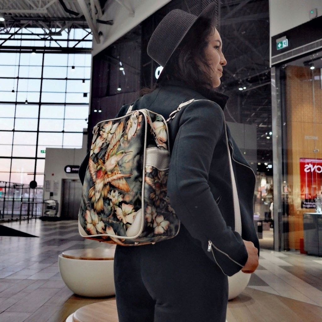 В ассортименте есть и рюкзаки