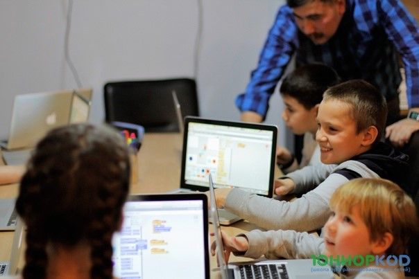 Главный методолог рассказал о принципах работы школ программирования для детей «ЮниорКод»
