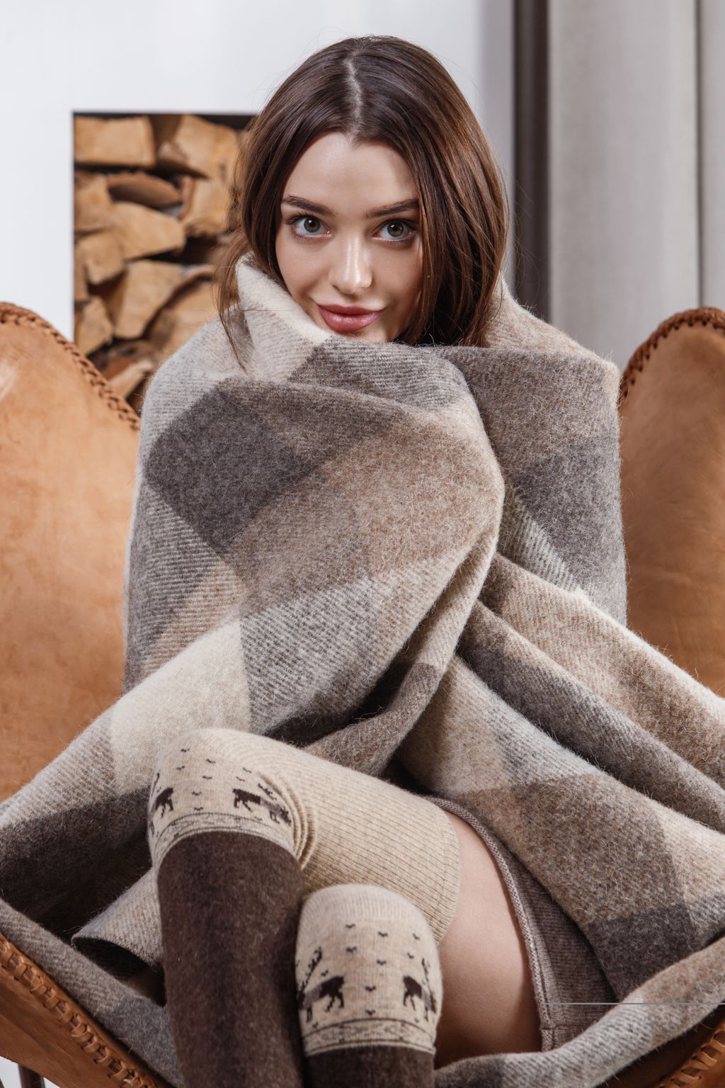 Есть также теплые пледы и носки