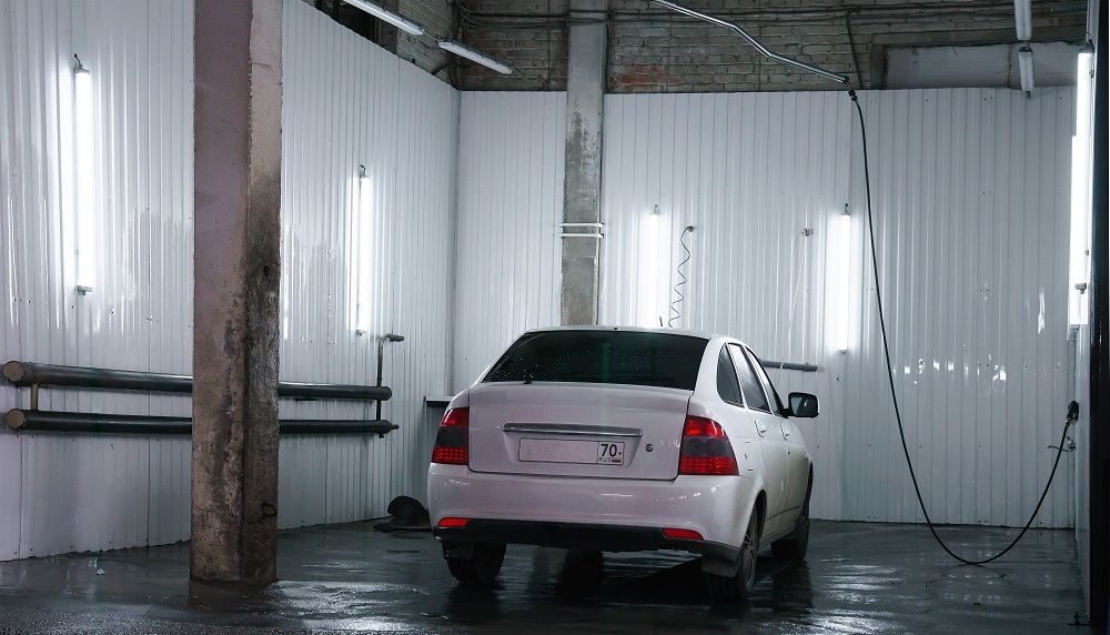 Мойки располагаются в помещении, не на улице