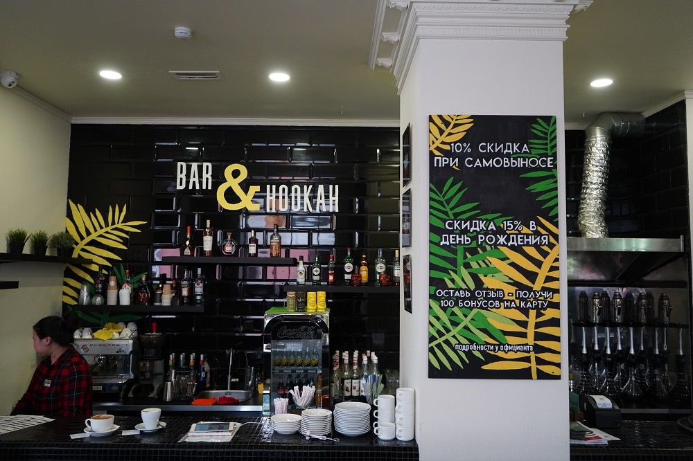 Сотрудники заведения обучаются у головной компании