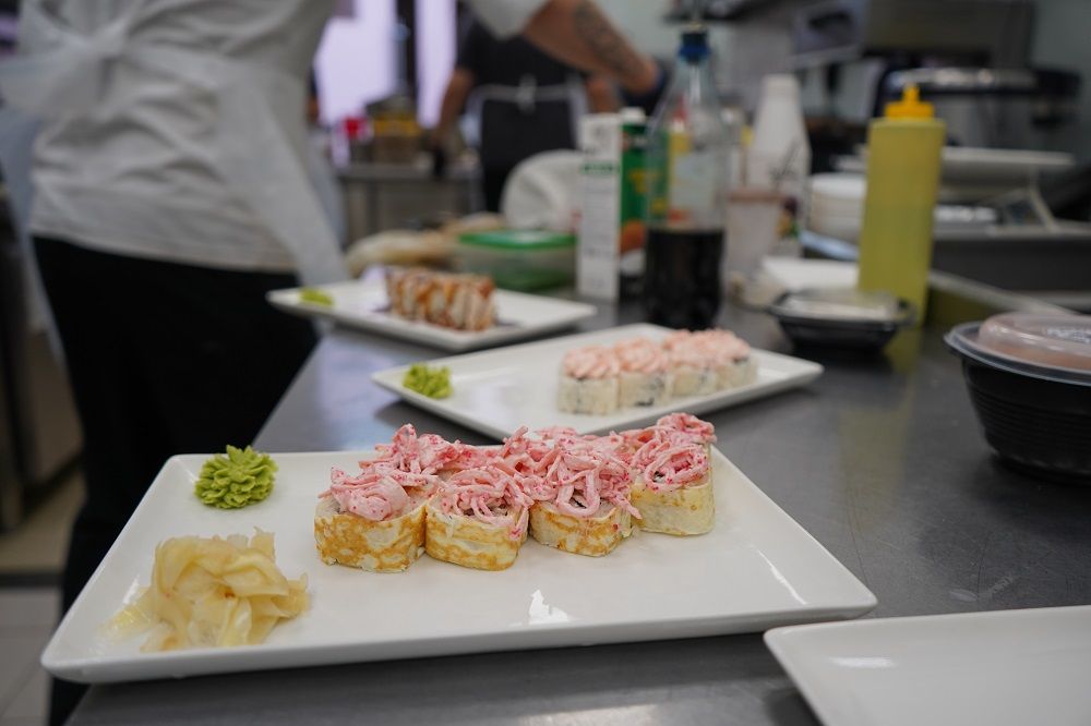 Для приготовления используются свежие и качественные продукты, привезенные напрямую из Тайланда