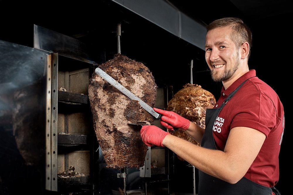 Первое кафе сети “ПАПА ЖАРИТ МЯСО” работает в Симферополе с весны 2019