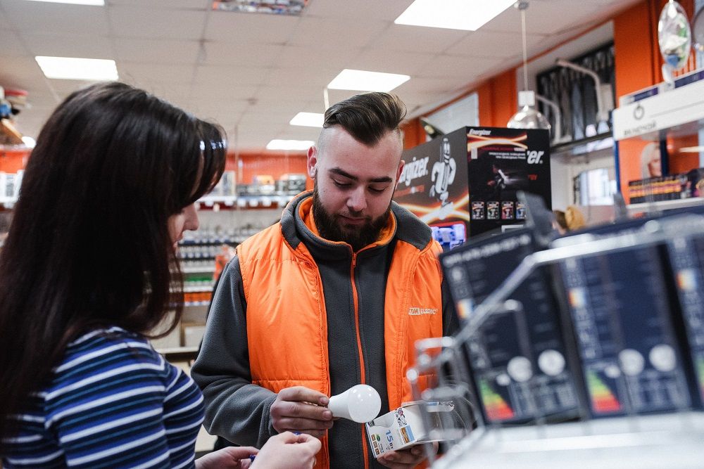 Московский электрик магазин. Электромаркет. Электромаркет реклама. Магазин электрики Москва. Витрина инструментов Электромаркет Электромаркет.