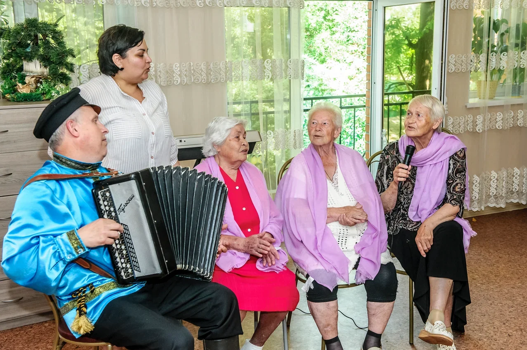 Франшиза ЛОТОС - уход за пожилыми людьми