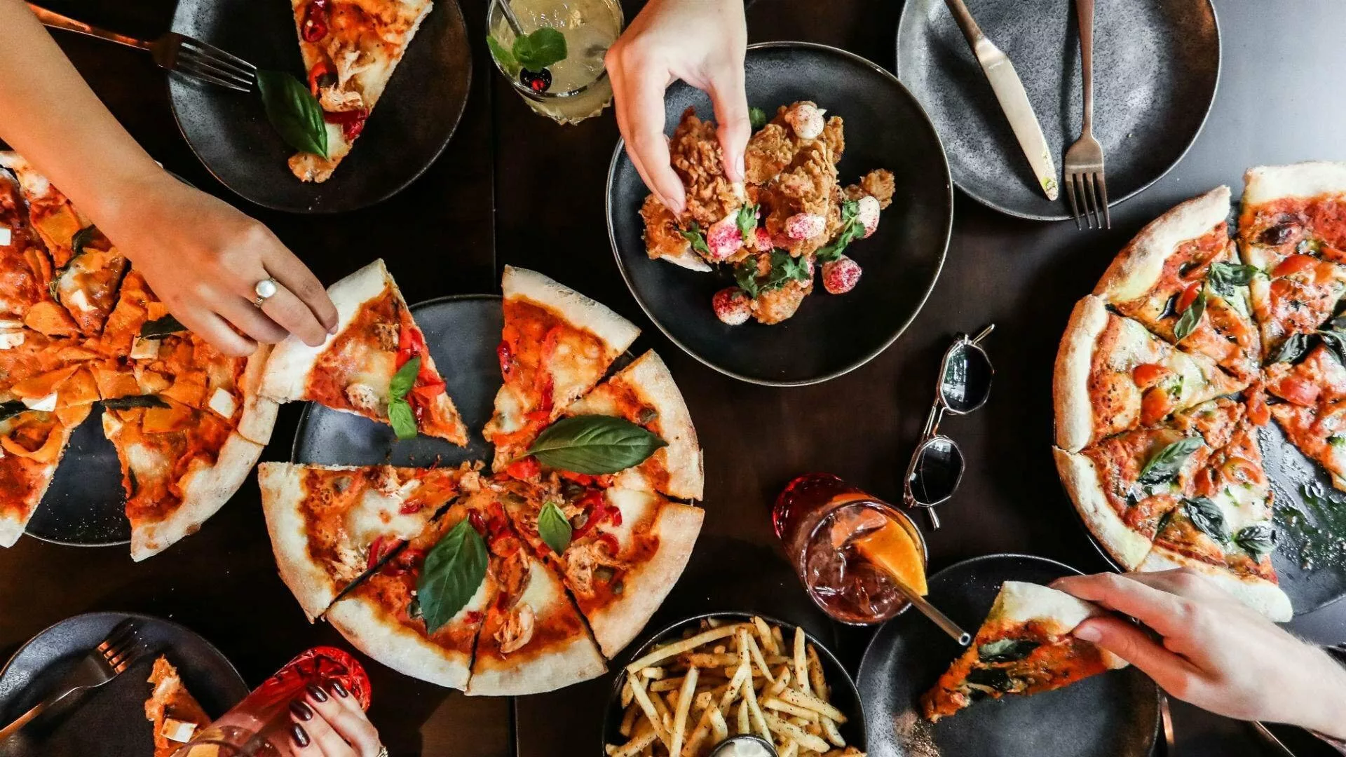 Франшиза Roll me Pizz - мини-кафе с пиццей, роллами и экспресс доставкой