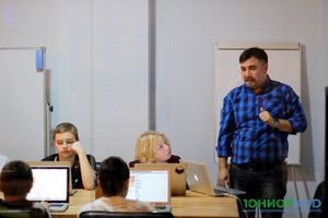 Главный методолог рассказал о принципах работы школ программирования для детей «ЮниорКод»