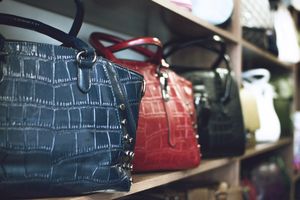 Обзор рынка сумок 2025 года: лучшие франшизы сумок в каталоге Businessmens.ru