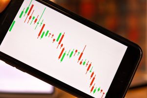 Обзор рынка торгов 2025 года: лучшие франшизы торгов в каталоге Businessmens.ru