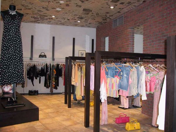 Магазин женской одежды оборудование